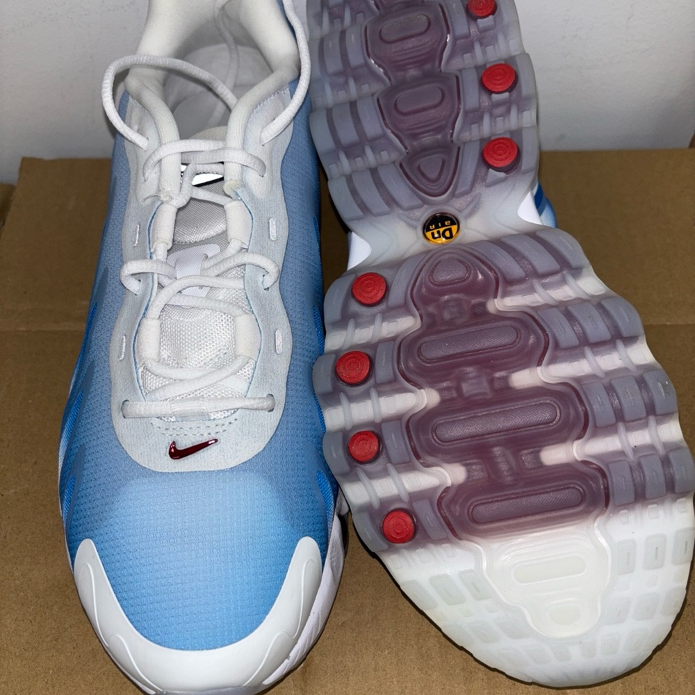 Nike Air Max  Dn 8 in the white light color Blue Sneakers size 9.5 - Picture 4 of 4